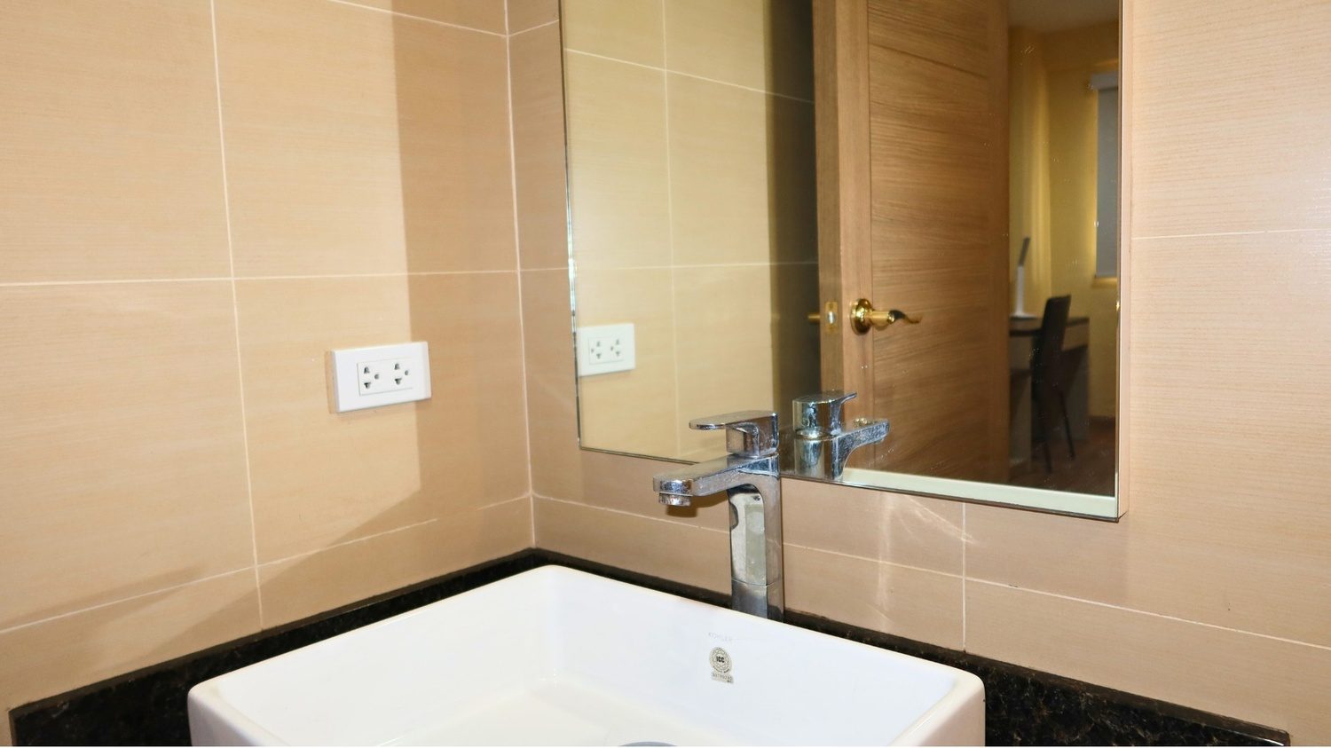 Premium Single room at a Baguio language school with dorms